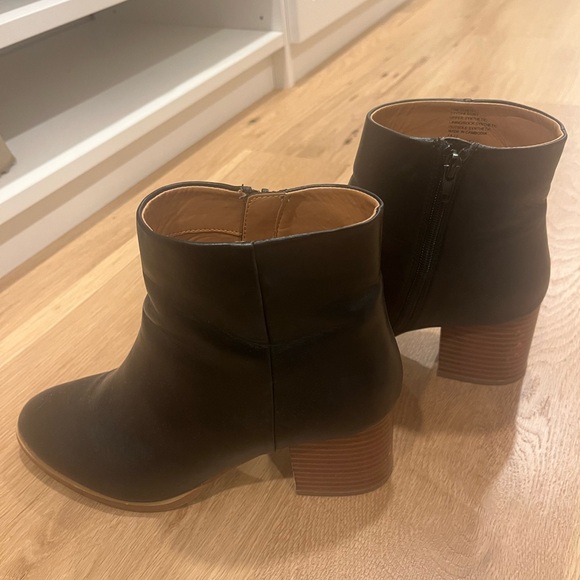 Gently worn leather j. Crew boots - Picture 2 of 3